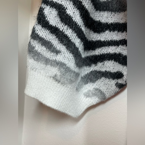 NWOT BOBEAU Women’s Plus Size‎ Ombre Zebra Stripe Sweater Cardigan Size 3X - Picture 3 of 7